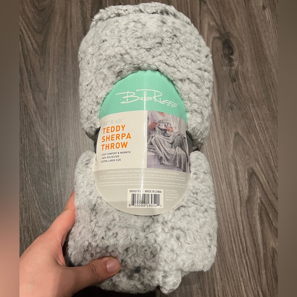 NWT Bella Russo Blanket Teddy Sherpa Throw Cozy Extra Large Fuzzy Blanket